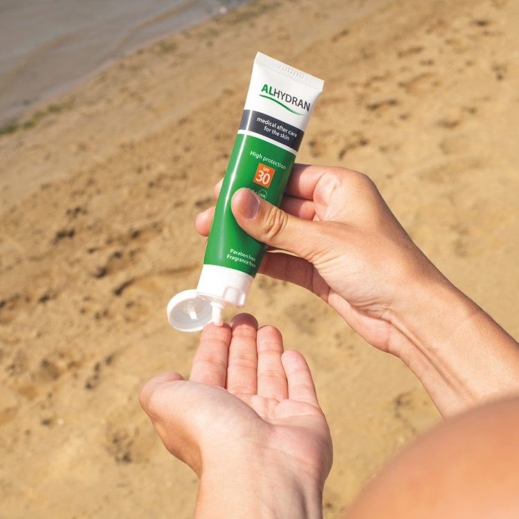 Application of Alhydran SPF cream